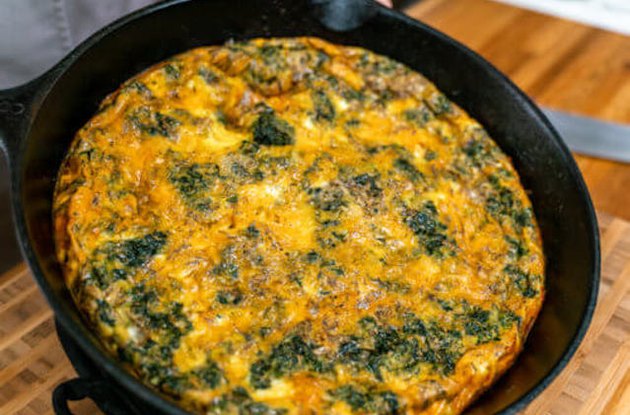 Bake a healthy egg in the cast iron pan