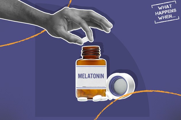 手握melatonin补充瓶紫背景