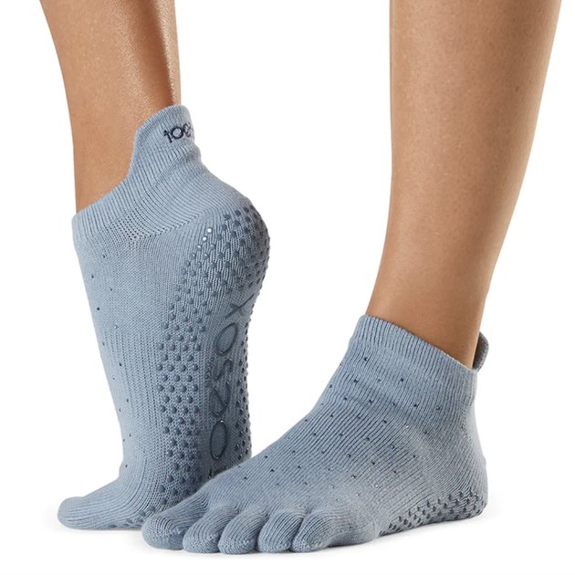 NEW - 2 Pairs Women's Yoga Low Cut Grippy Socks w/ Grips Anti Slip