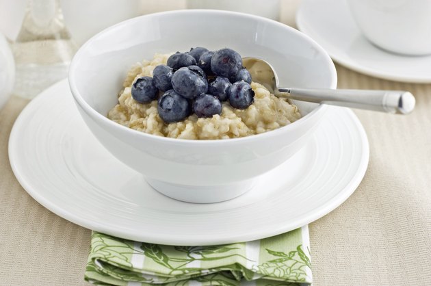 Oatmeal with blueberries