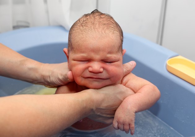 Newborn baby bath