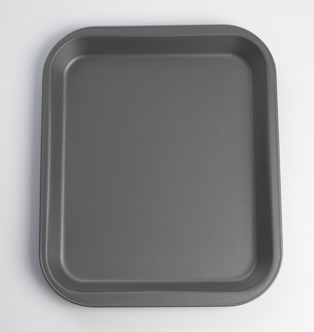 Rectangular baking tray
