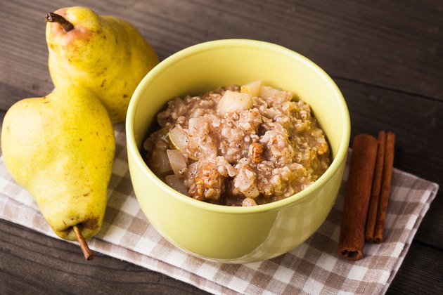 Oatmeal with pears slices