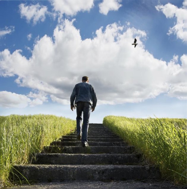 The person overcomes difficulties and aspires to the purpose and dream.