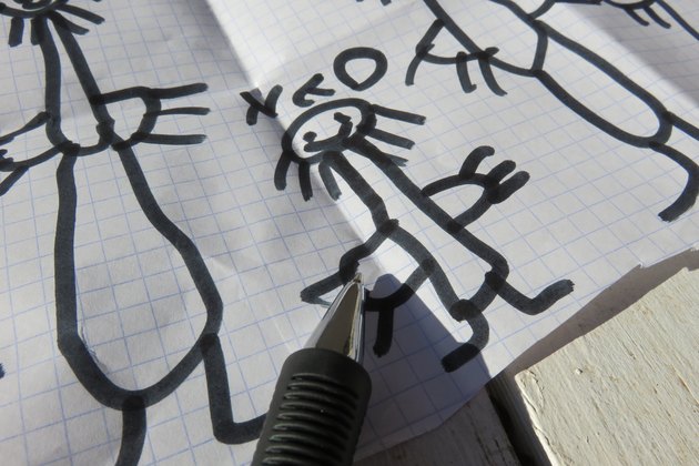 child psychologist analyzes children's Drawing