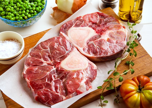 ossobuco , tomato, olive oil, salt, green peas
