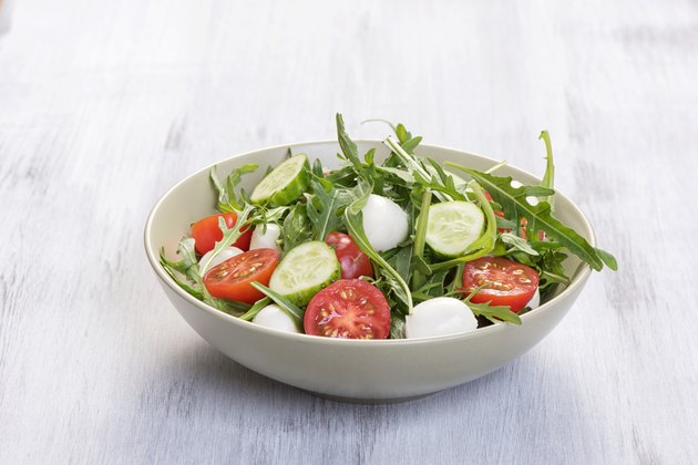 Green salad made with arugula, tomatoes, mozzarella