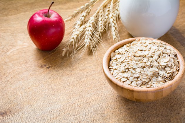 Rolled oats (oatmeal, oat flakes), milk and apple