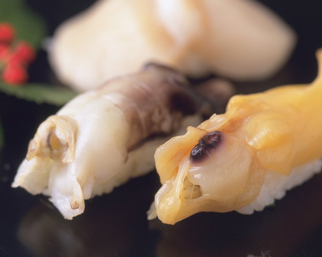 Torigai, Aoyagi, hand-shaped sushi