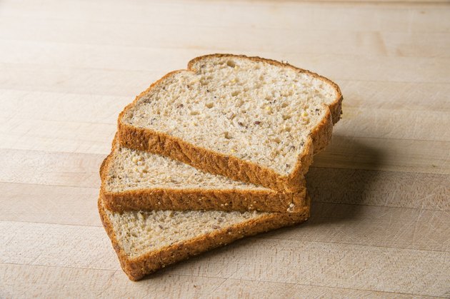 Brands of Low-Carb, Whole-Grain Bread | Livestrong.com