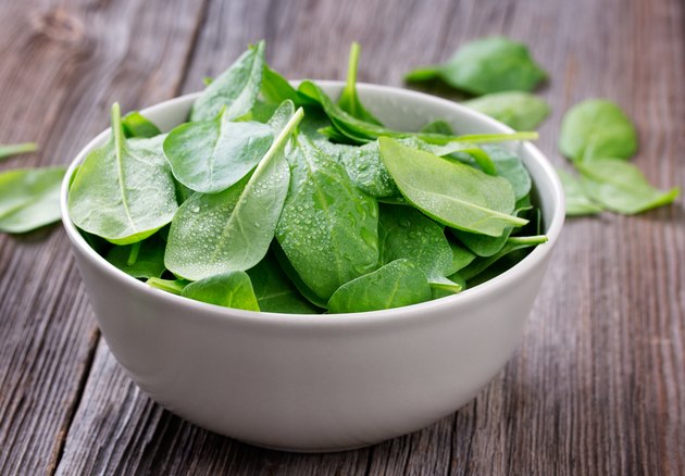 Fresh spinach in bowl