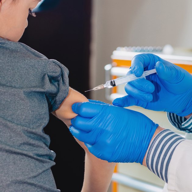 Injecting vaccine