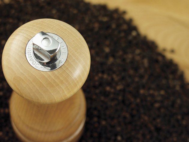 Pepper mill, black pepper