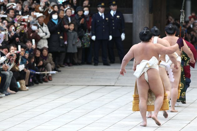 Sumo Grand Champions Celebrate The New Year