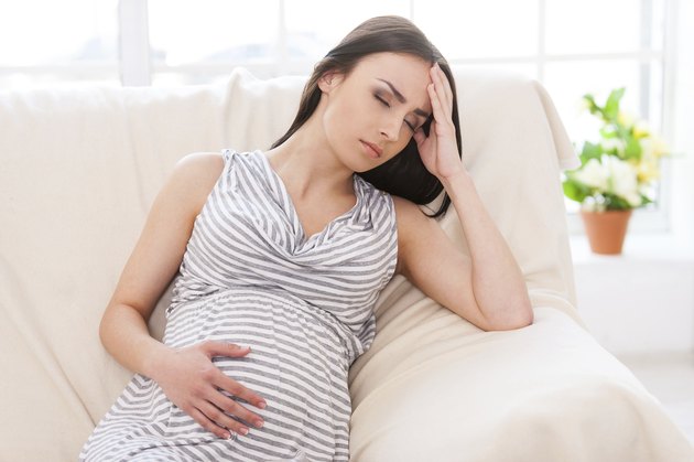 causes-of-a-sharp-pain-in-the-right-side-while-pregnant-livestrong