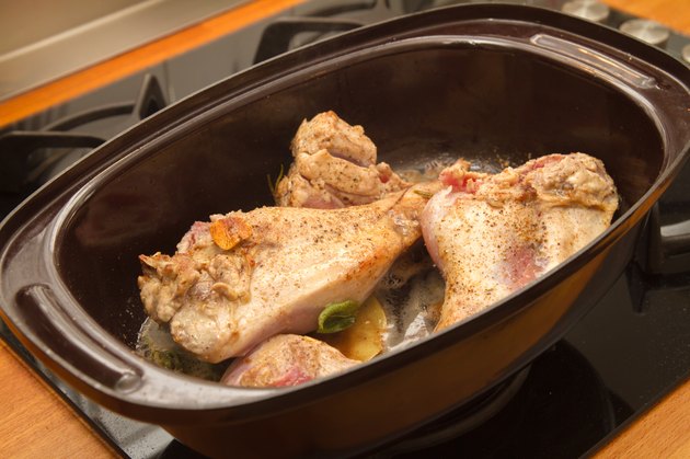 Kaninchenbraten im Schmortopf
