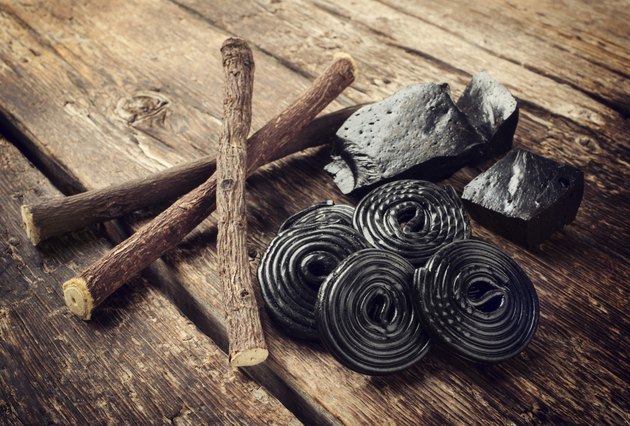 Production steps of licorice, roots, pure blocks and candy.