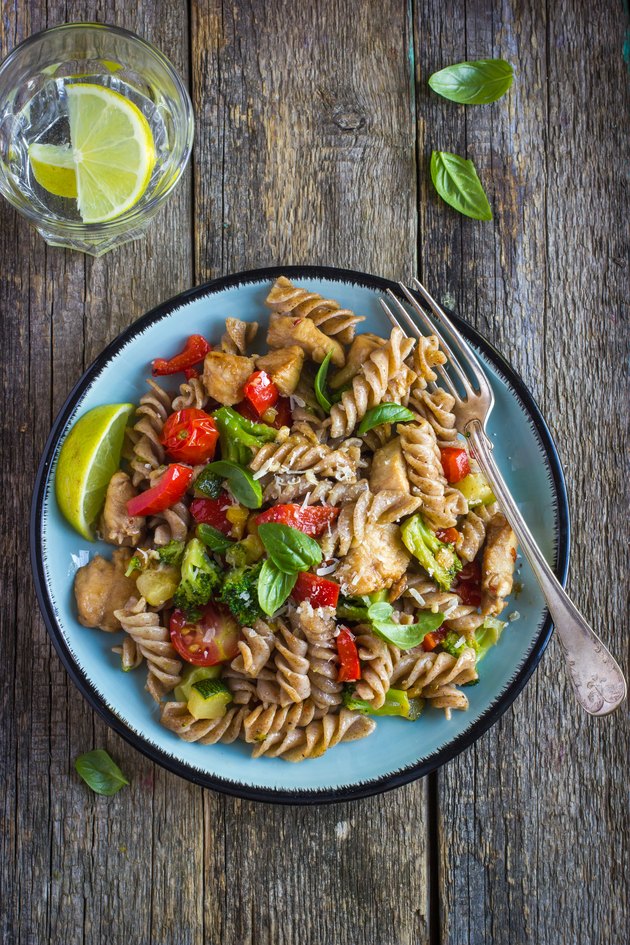 Whole wheat pasta with chicken and vegetables