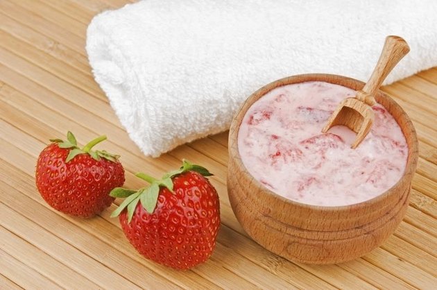 Homemade facial mask of strawberry and cream