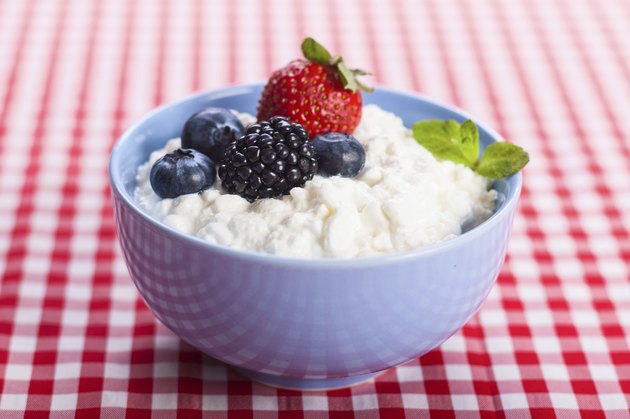 Cottage cheese with berries