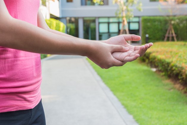 Bump on the Finger Joint | Livestrong.com