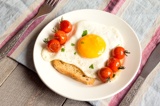 Fried egg on bread and tomatoes