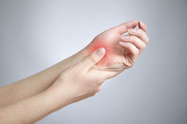 what-to-do-when-you-have-swollen-finger-joints-livestrong