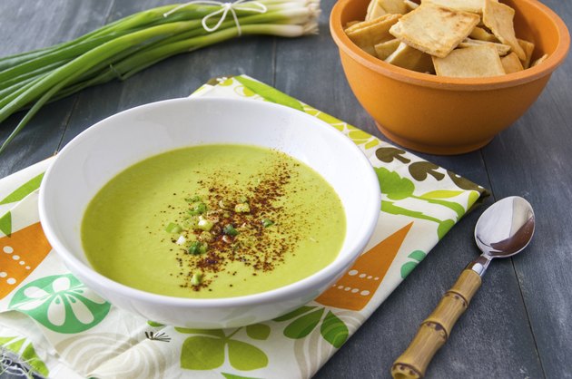 Green pea cream soup