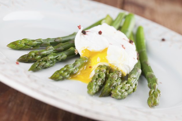 Asparagus with poached egg