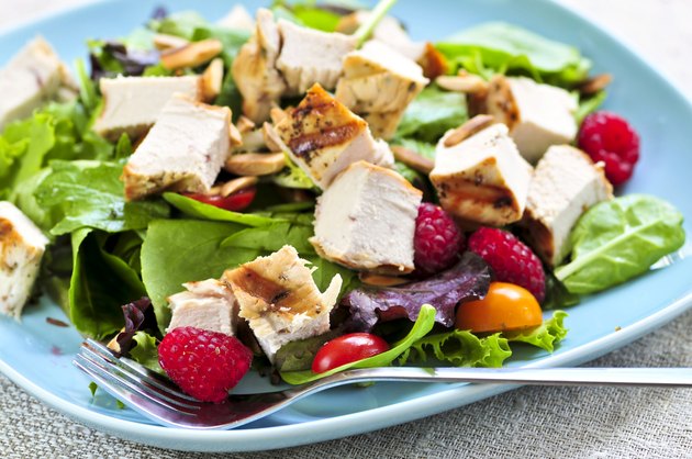 Green salad with grilled chicken