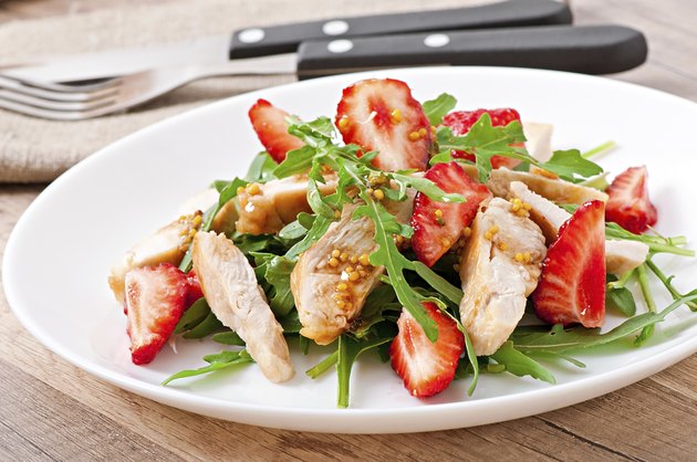 Chicken salad with arugula and strawberries
