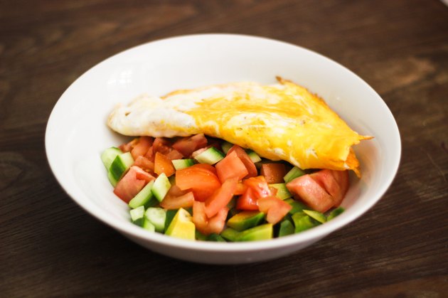 早餐——沙拉和煎蛋卷