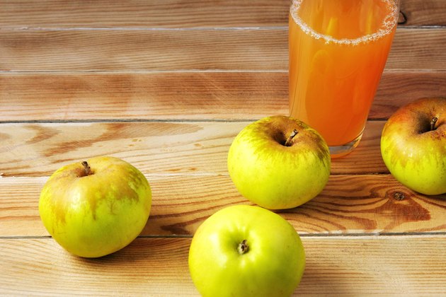 Green apples and apple juice in the glass