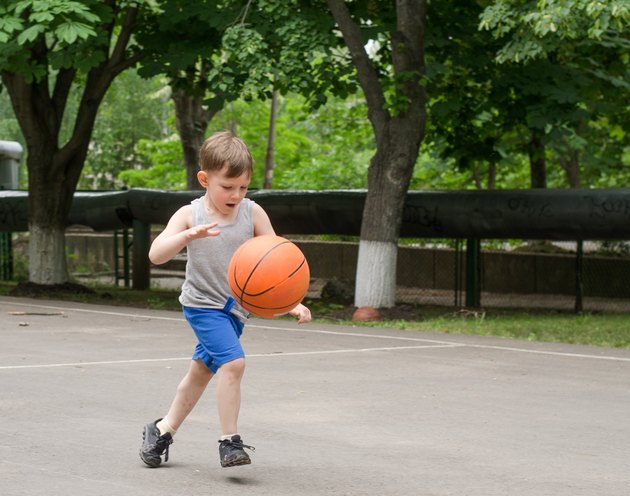 basketball-rules-double-dribble-livestrong