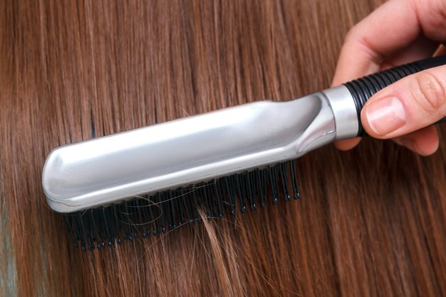 The Best Treatment for Dry Scalps and Dandruff | Livestrong.com