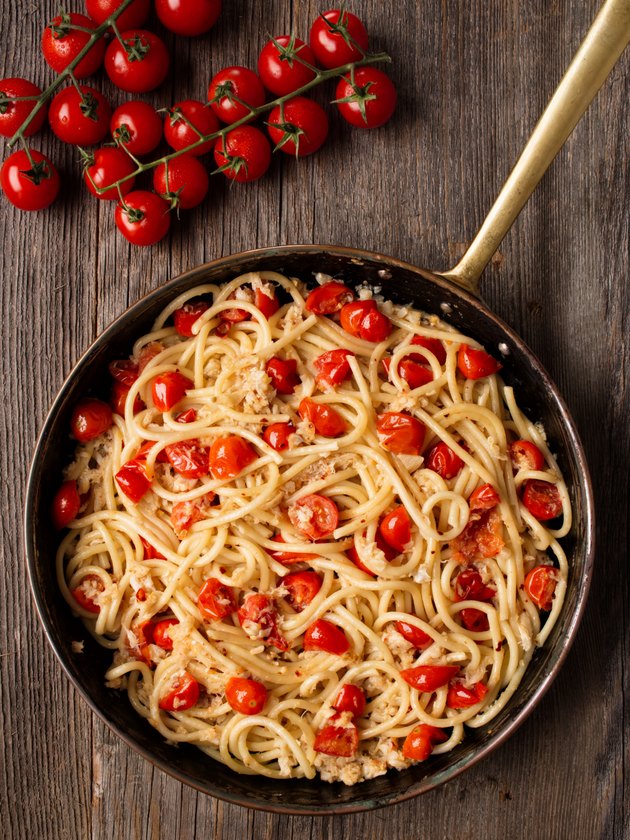 rustic spicy italian crab and cherry tomato spaghetti pasta