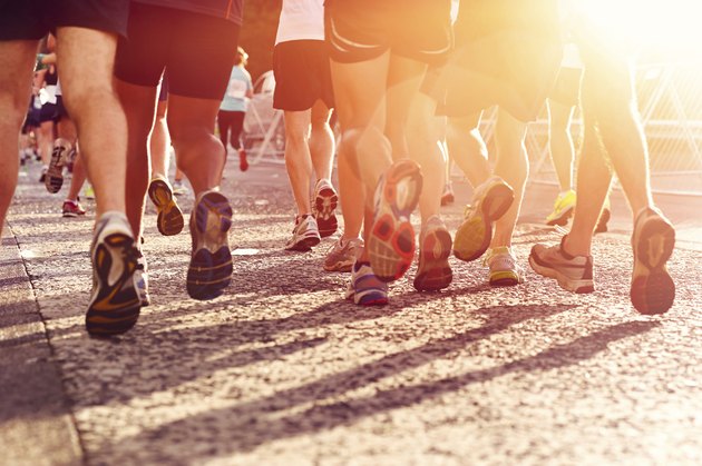people running marathon