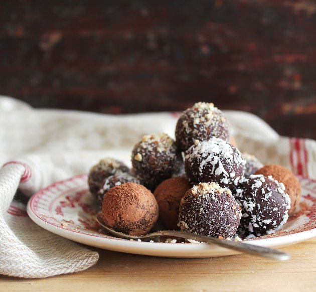 Sweet chocolate truffles with cocoa powder