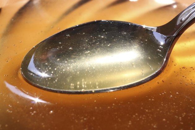 how-many-calories-in-a-teaspoon-of-honey-livestrong