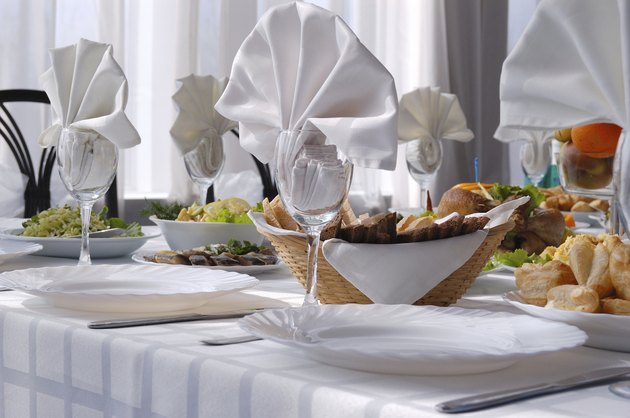 served table in restaurant
