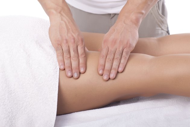 Thighs massage