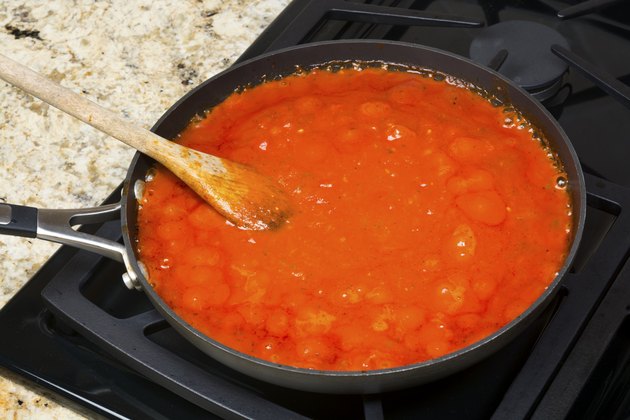 Cooking marinara meat sauce