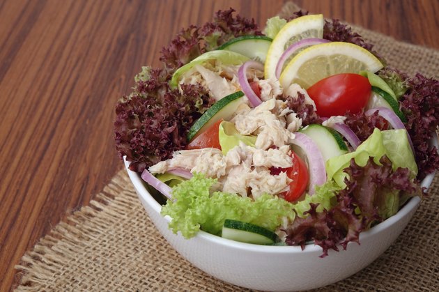 Fresh vegetable salad with tuna