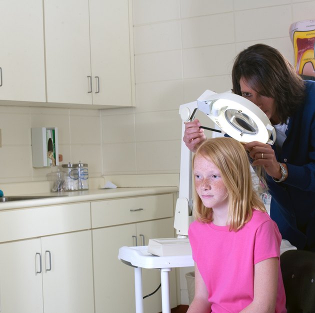 Nurse for head lice