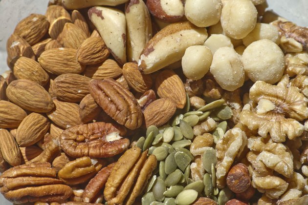 Noix mélangées crues et biologiques