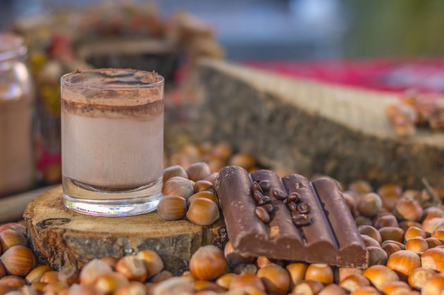 hazelnut , chocolate milk , chocolade bar, raw coffee