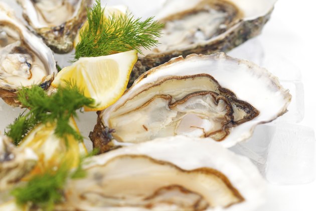 Oysters with lemon and dill