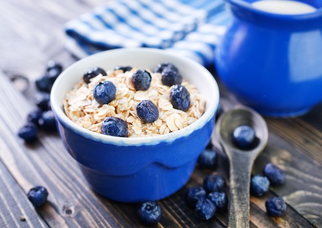 oat flakes with blueberry
