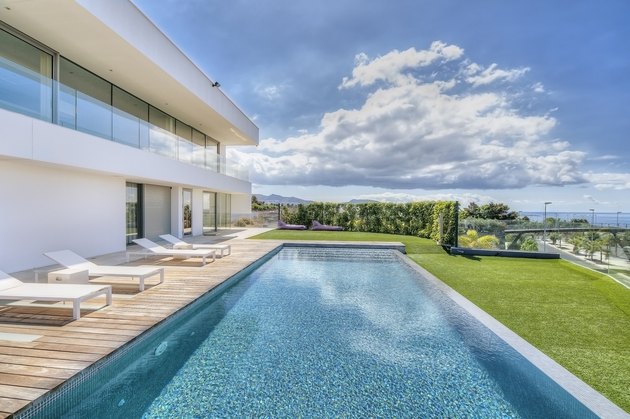Modern villa with swimming pool