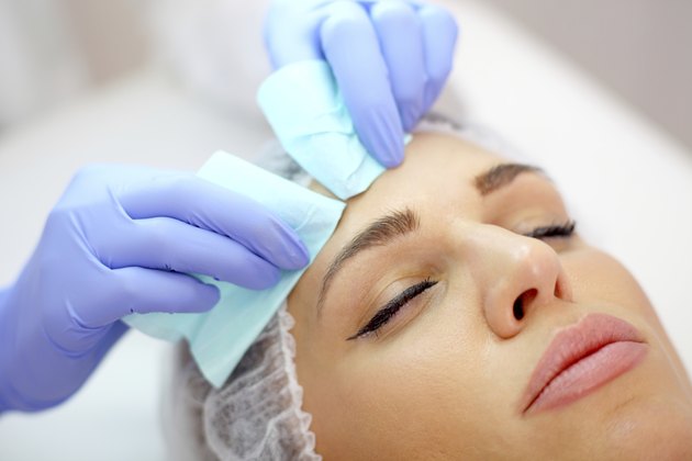 beauty treatment against acnes in salon
